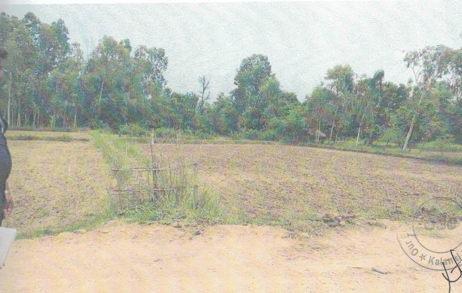 सिराहा जिल्ला नैनपुर गा.वि.स. वडा नं. ९, (हाल धनगढीमाई नगरपालिका वडा नं. ११) नक्सा सीट नं. ९ख स्थित कित्ता नं. १ को जग्गा क्षेत्रफल २–८–१४–० (विघा–कठ्ठा–धुर–कन्वा) (१६,४९१.७४ व. मी.) जग्गा 1